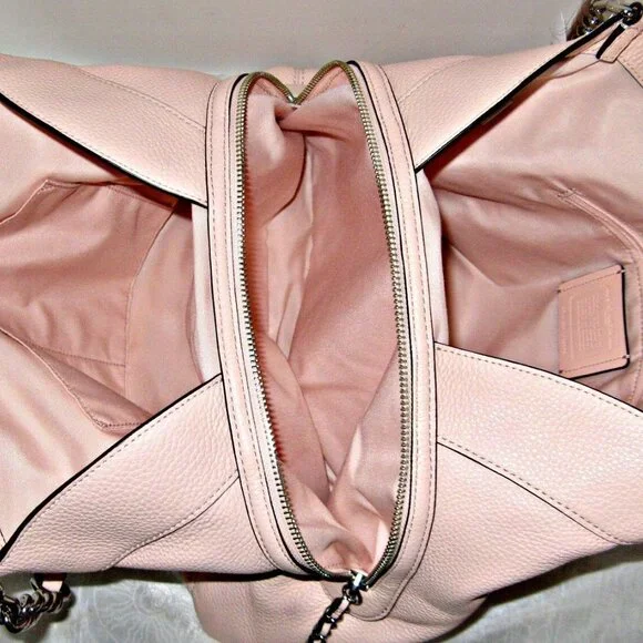 Style Coach F28998 - Lexy Chain Shoulder Bag in Light Pink